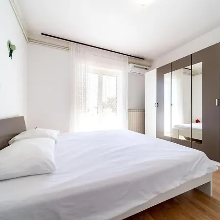 公寓 By The Sea Banjol, Rab - 24668 拉布